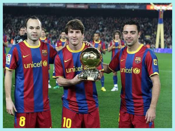 Messi ủng hộ Xavi và sẵn sàng trở về Barca nếu cần
