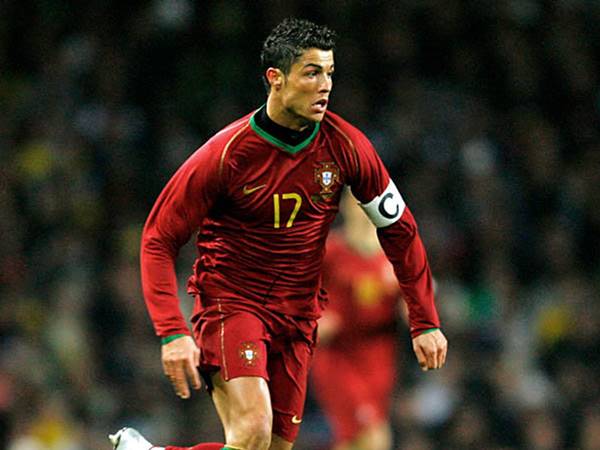 Số áo đầu tiên của Ronaldo là số nào?