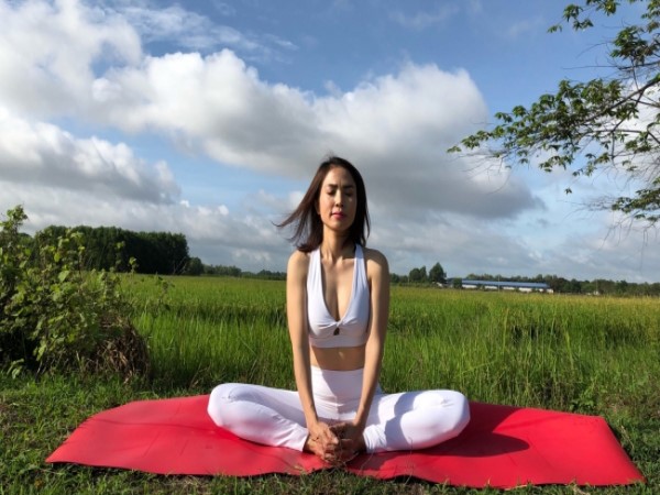 Tư Thế Con Bướm (Butterfly Pose - Baddha Konasana)