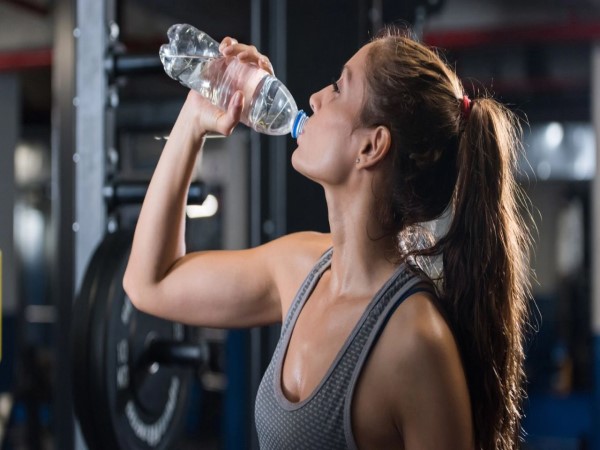 Tập gym uống nước gì? 9 loại nước giúp Gymmer khỏe, bền
