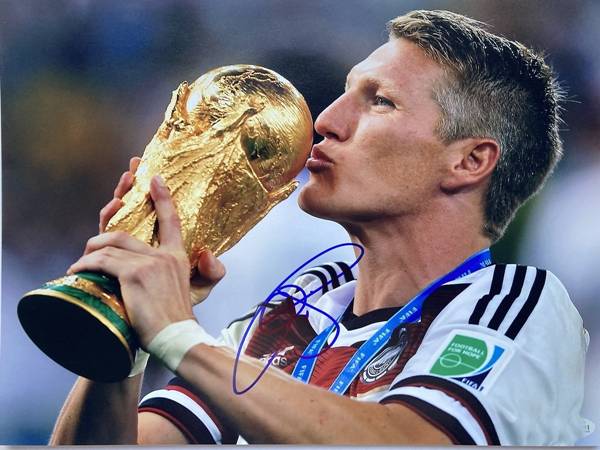 Bastian Schweinsteiger là cầu thủ Đức thành công