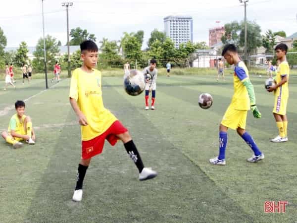 Những bài tập khởi động cơ bản trước khi đá bóng