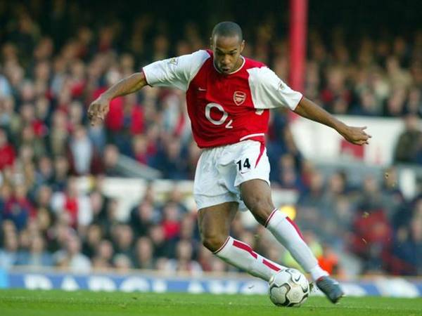 Tốc độ của Thierry Henry đáng sợ đến mức nào trên sân cỏ?