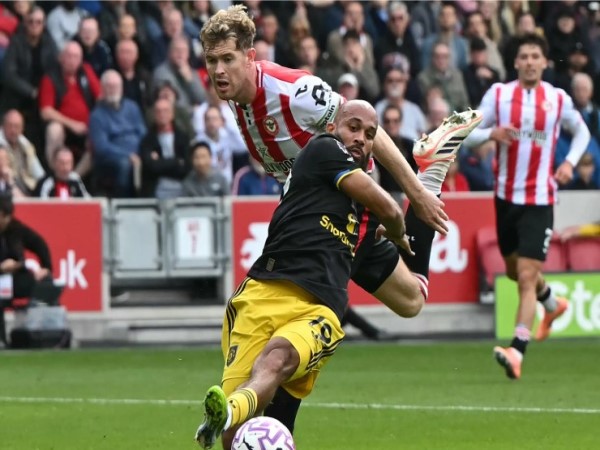 Tin MU: Trọng tài thừa nhận sai lầm trong trận Brentford vs MU