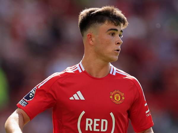 Tin MU 14/11: MU gia hạn cho mượn Harry Amass