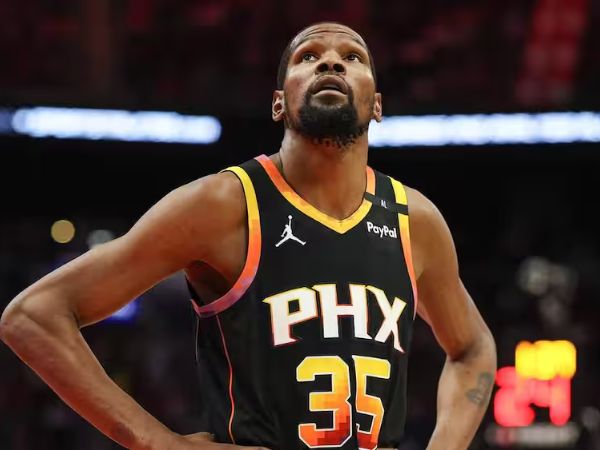 Kevin Durant Tỏa Sáng Ghi 45 Điểm Chỉ Sau 42 Phút Thi Đấu